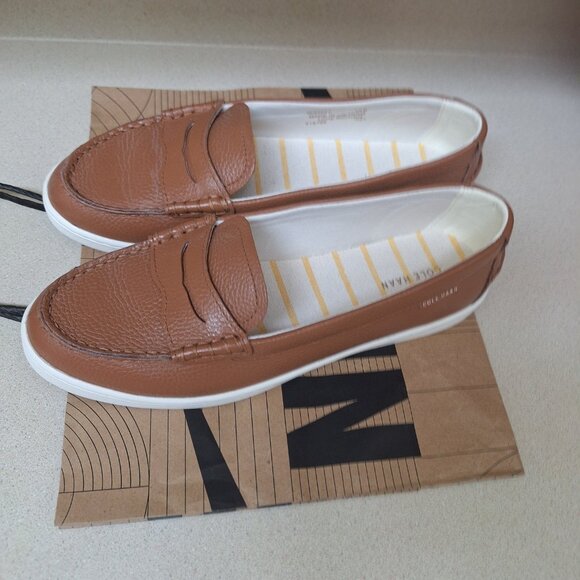 COLE HAAN LOAFERS.10B. - Picture 2 of 5